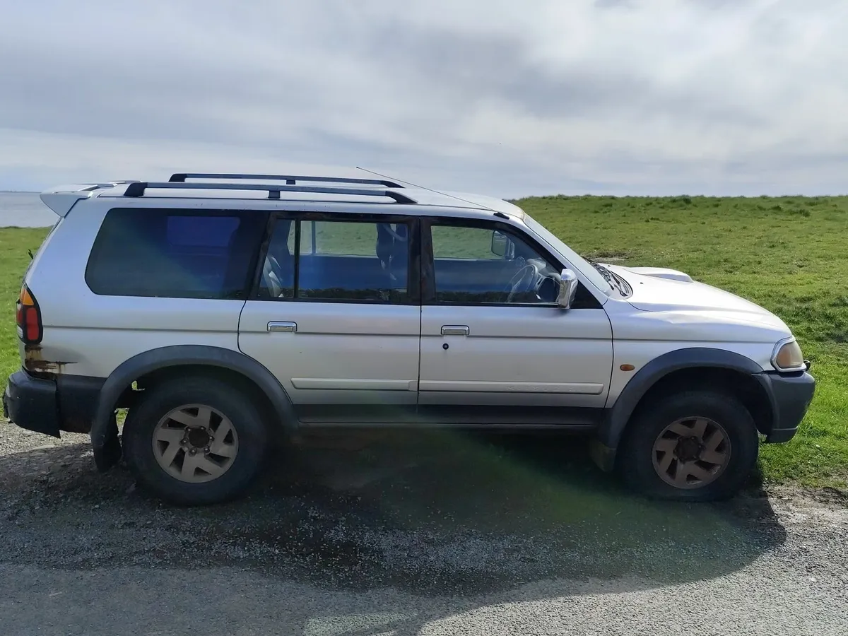 Mitsubishi pajero sport - Image 1