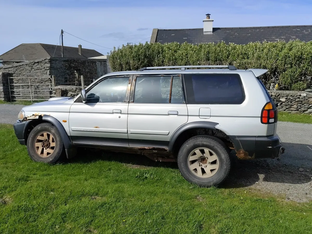 Mitsubishi pajero sport - Image 4