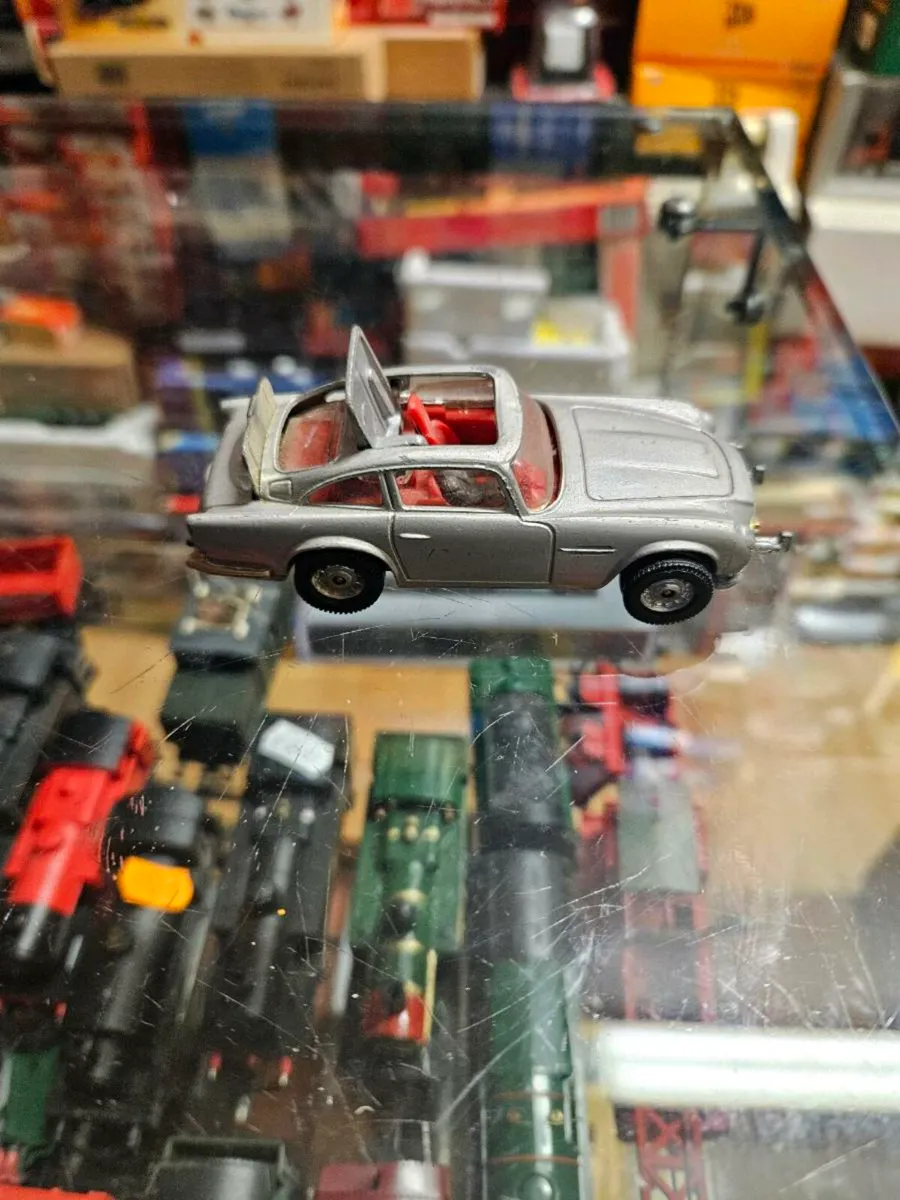 Corgi James Bond Aston Martin DB5 - Image 4