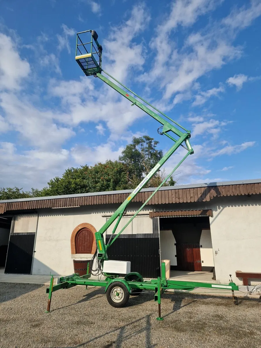 Cherry picker - Image 1