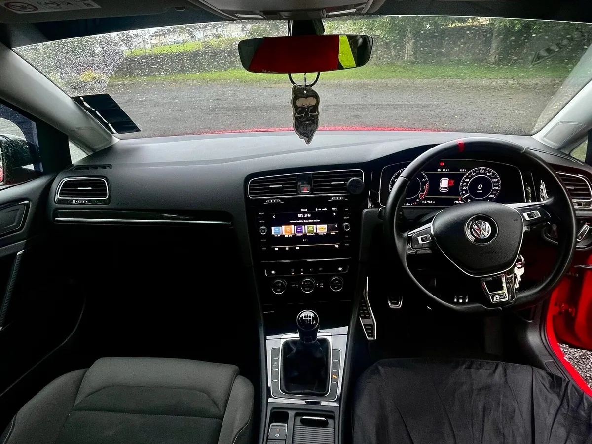 Volkswagen Golf Rline 2018 1.4 150HP - Image 3