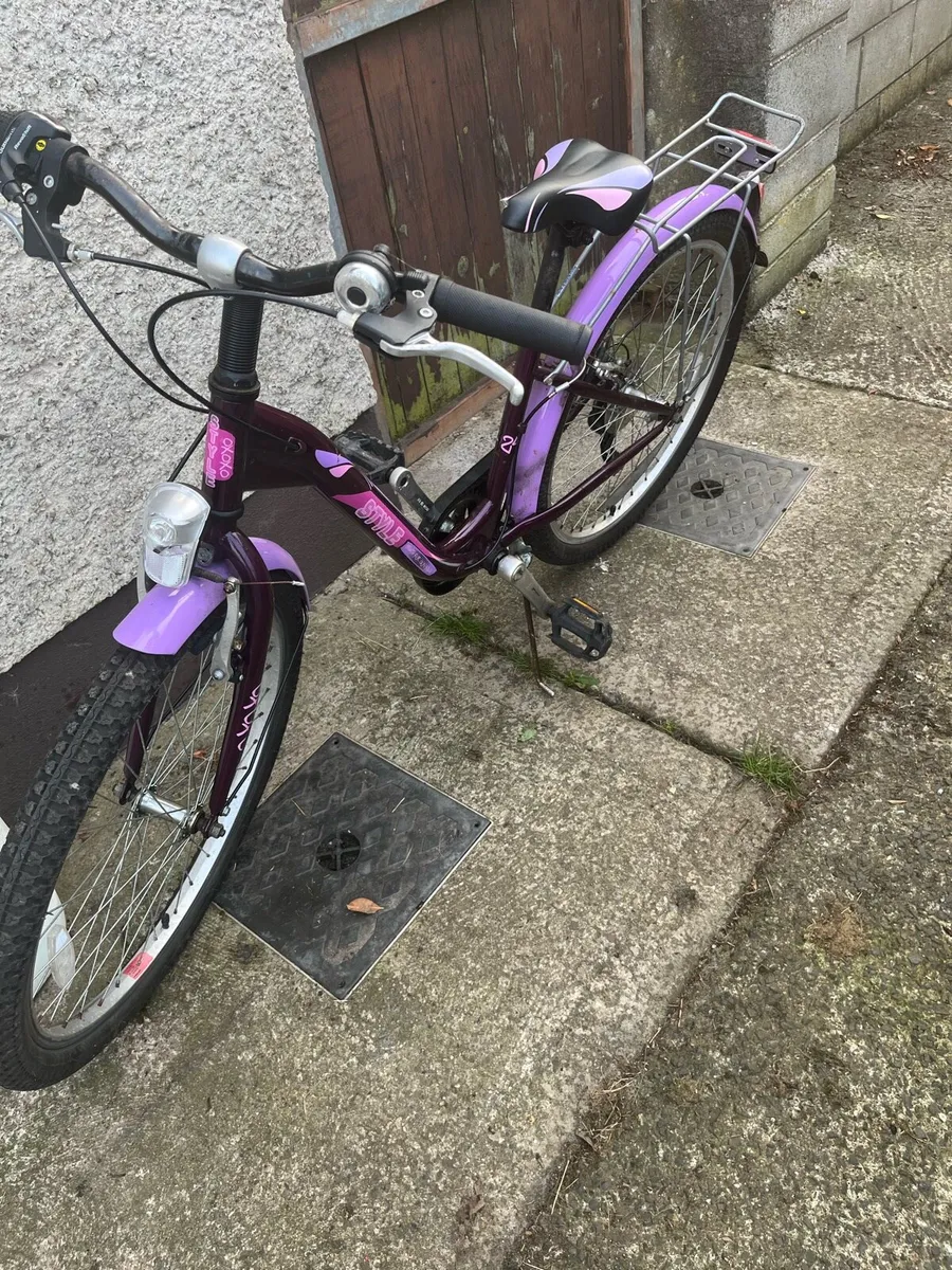 XOXO Hybrid Girls' Bike – 24" Wheels - Image 2