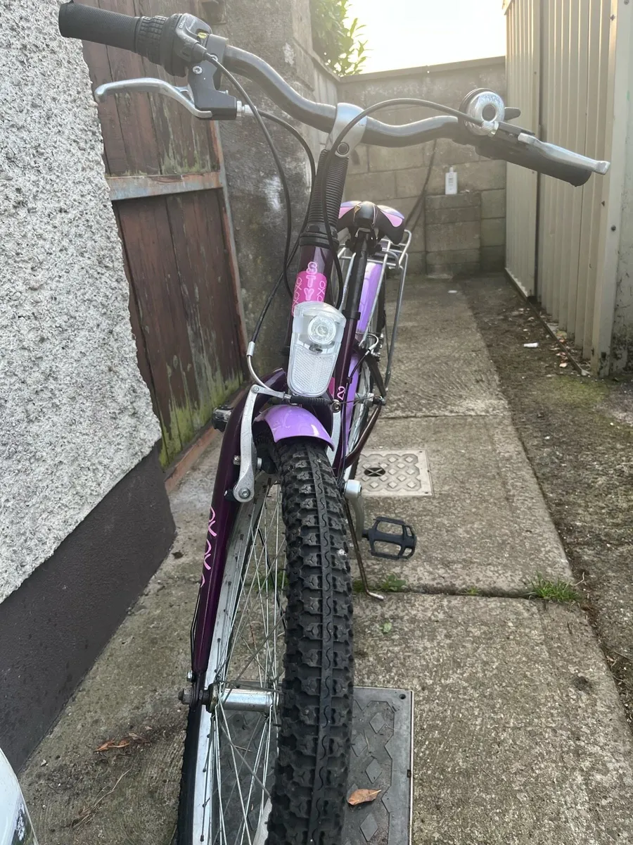 XOXO Hybrid Girls' Bike – 24" Wheels - Image 3