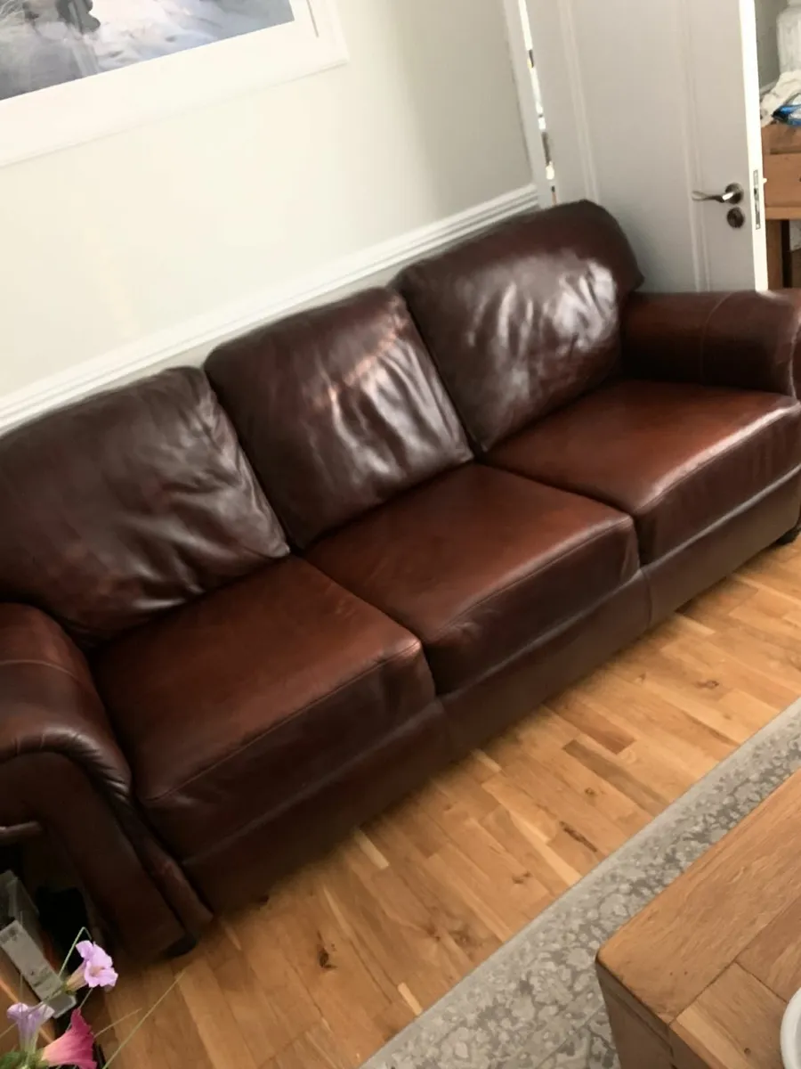 3,2,1, Brown leather suite - Image 1