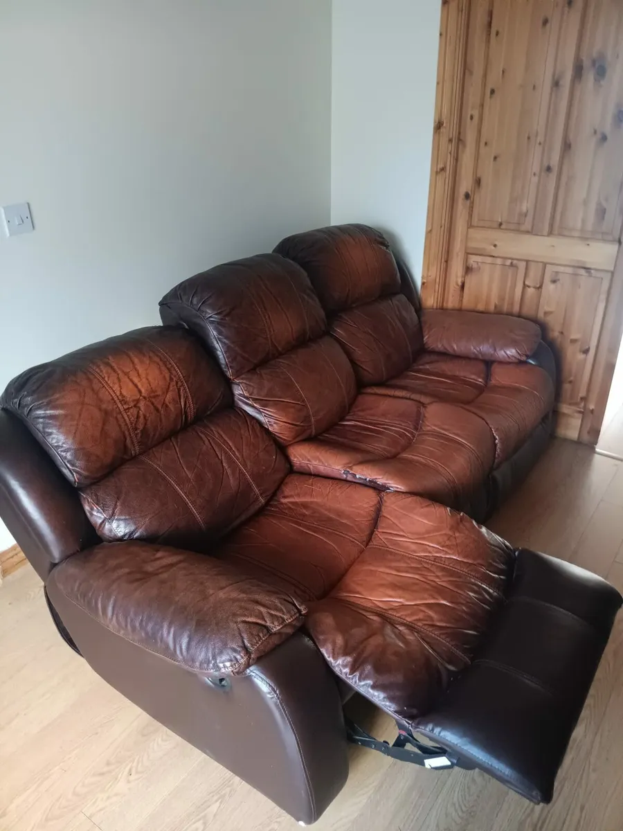 3 seater leather recliner - Image 1