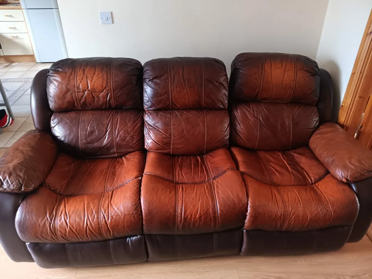 3 seater leather recliner - Image 2