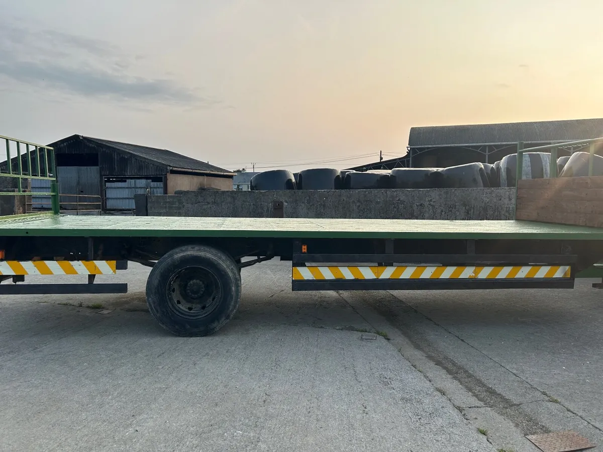 Bale trailer - Image 2