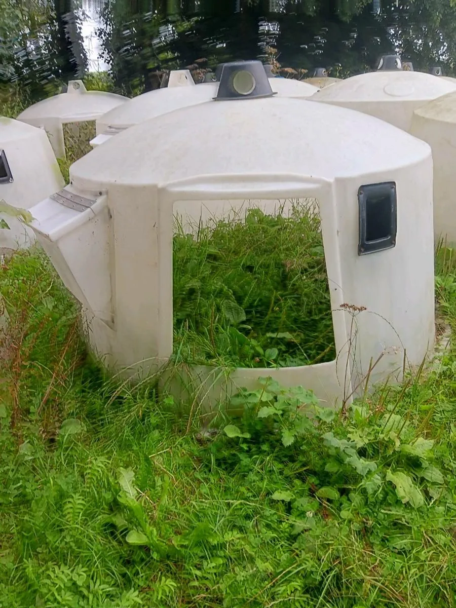 Polydome Calf Huts - Image 1