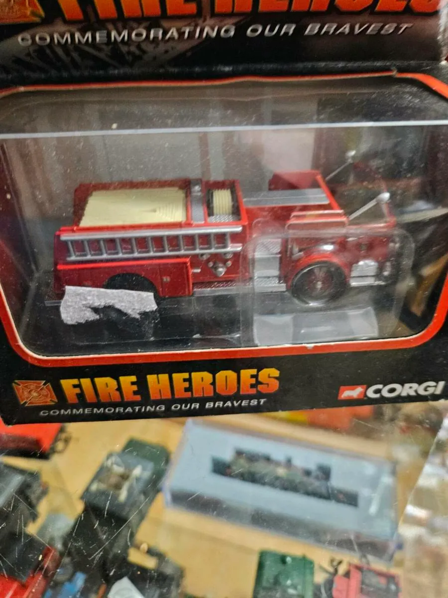 Corgi Fire Engine - Image 2