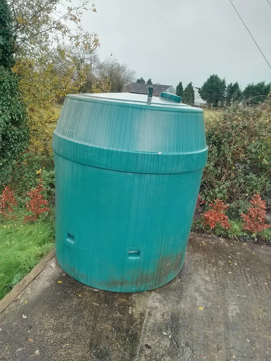 Oil tank