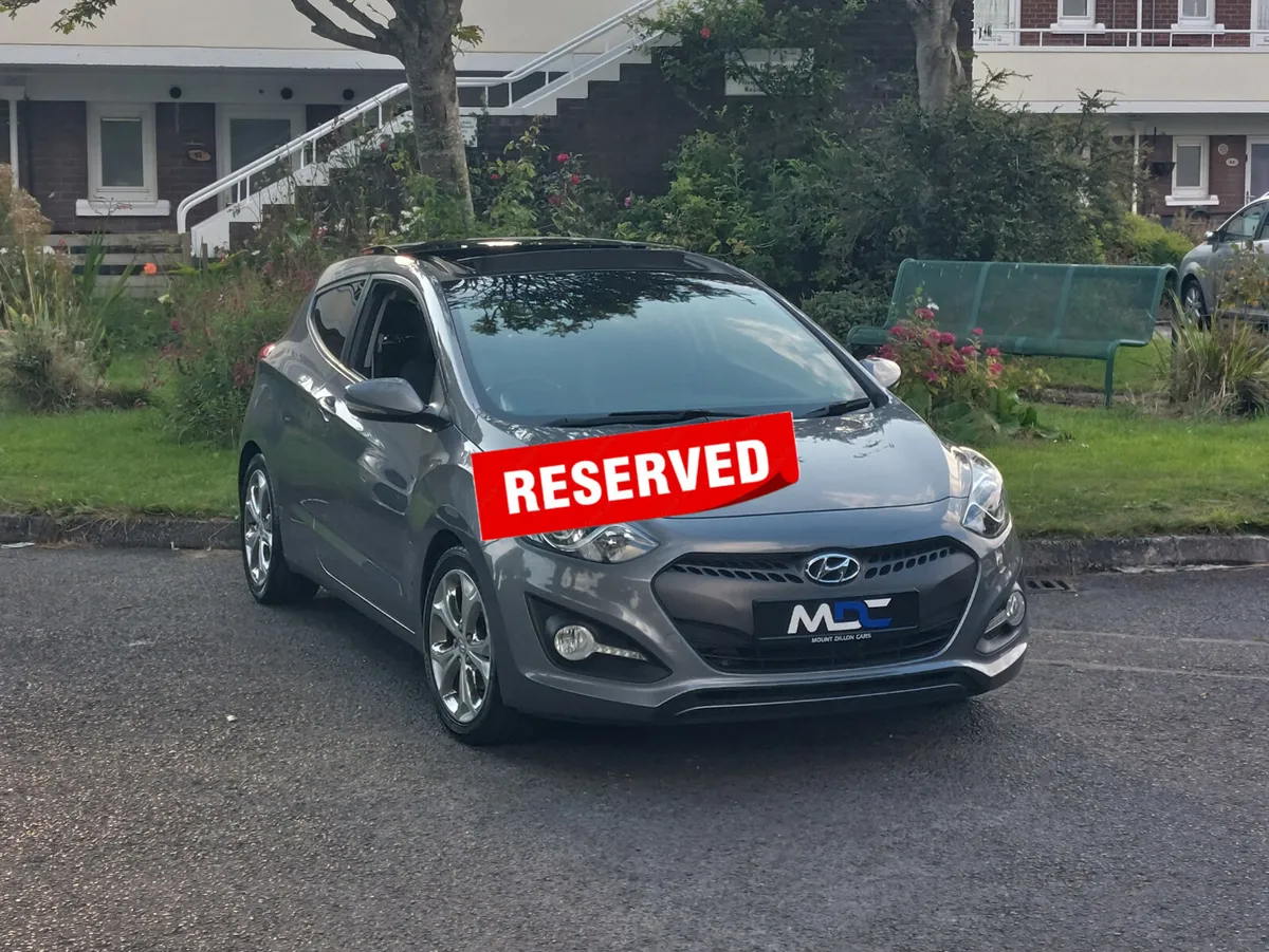 Hyundai i30 *PANORAMIC ROOF* Diesel 2013 - Image 1