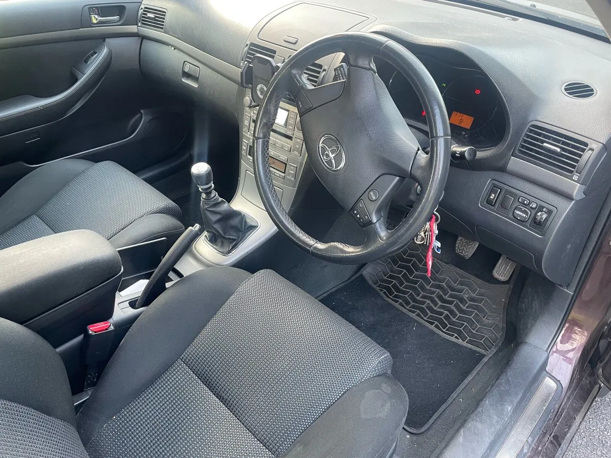 Toyota Avensis - Image 4