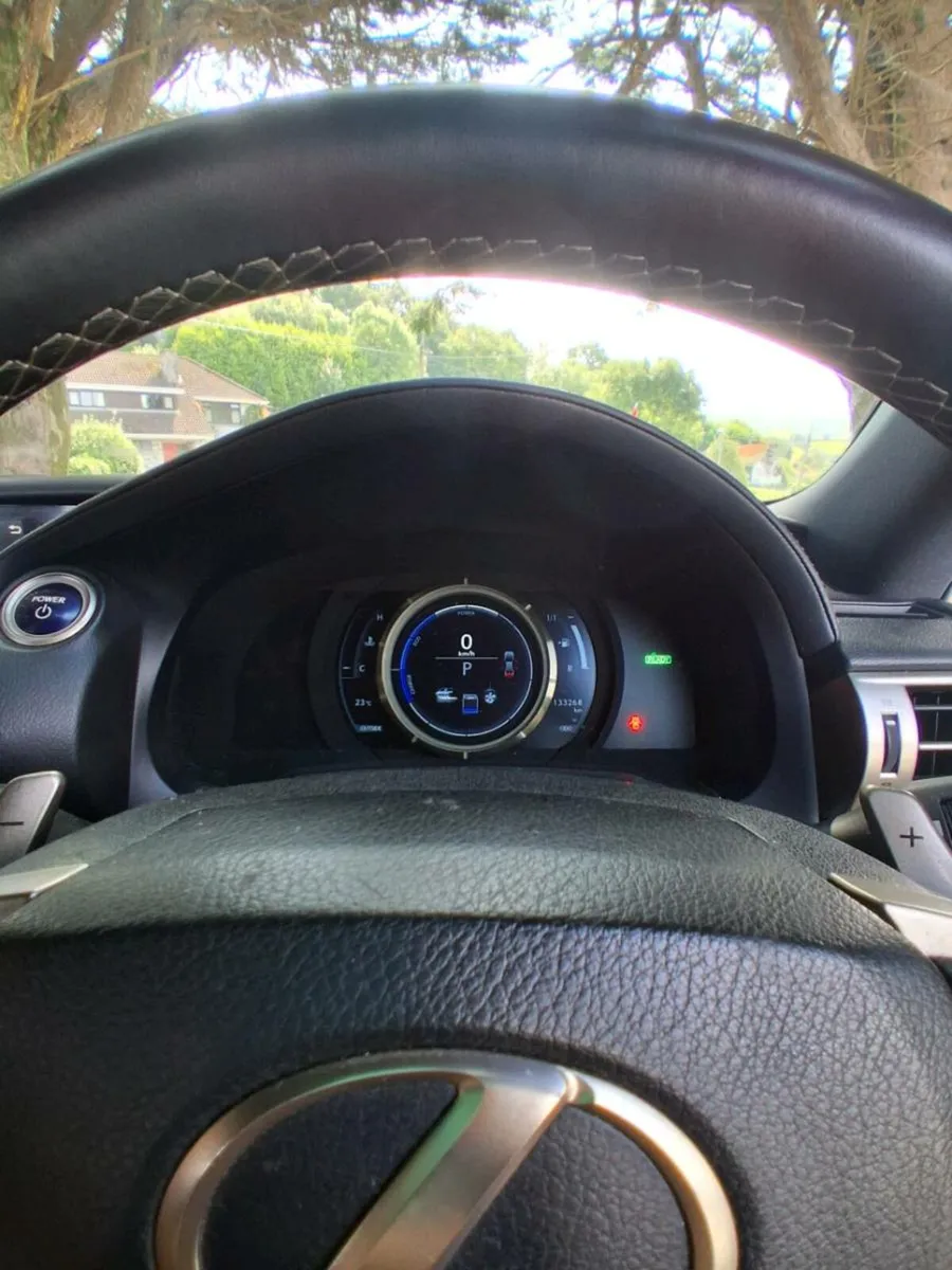 Lexus is 300h f sport - Image 3