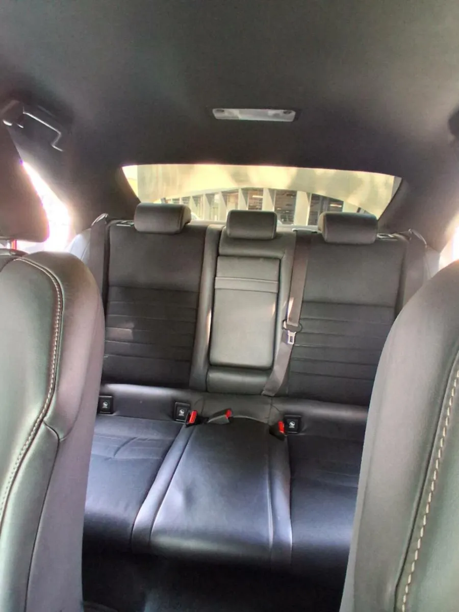 Lexus is 300h f sport - Image 4