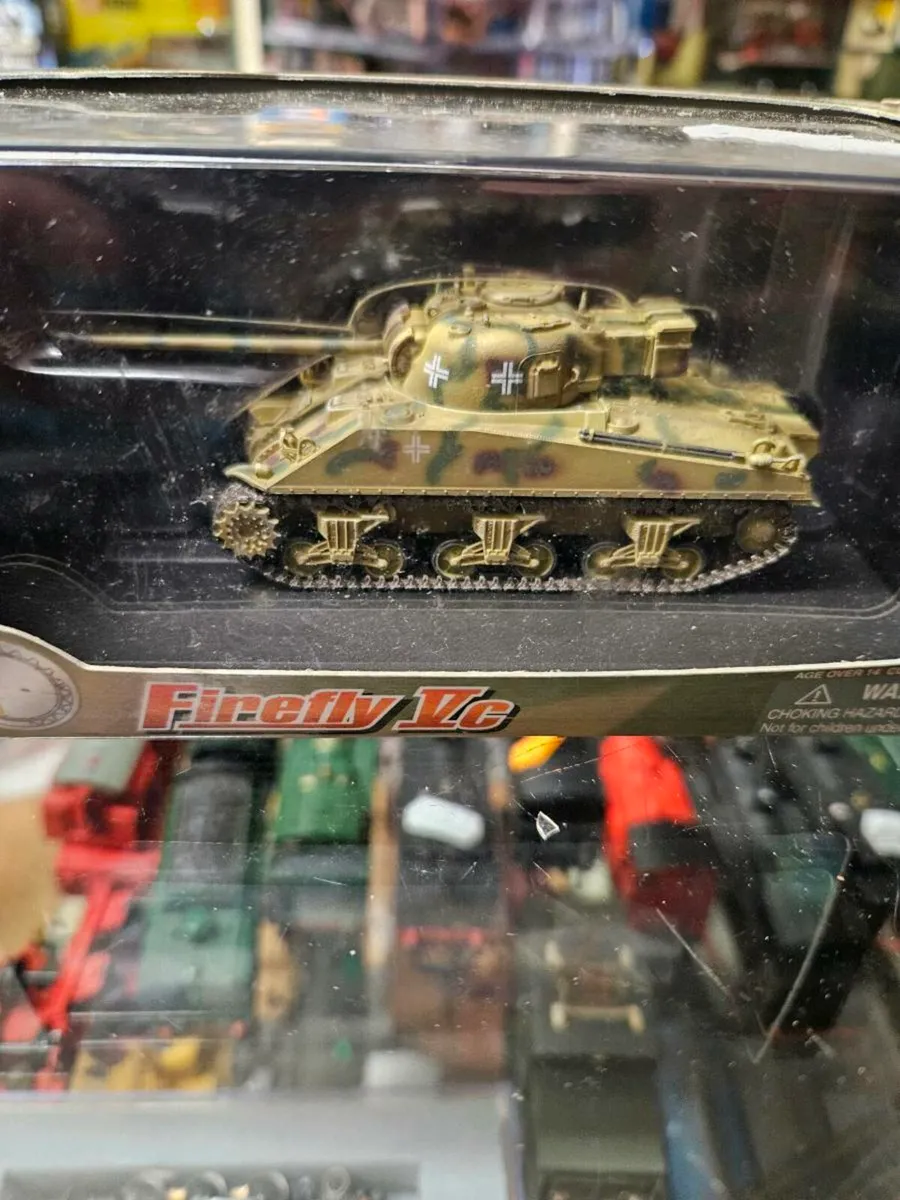 Corgi Dragon German WW2 Sherman Firefly - Image 2