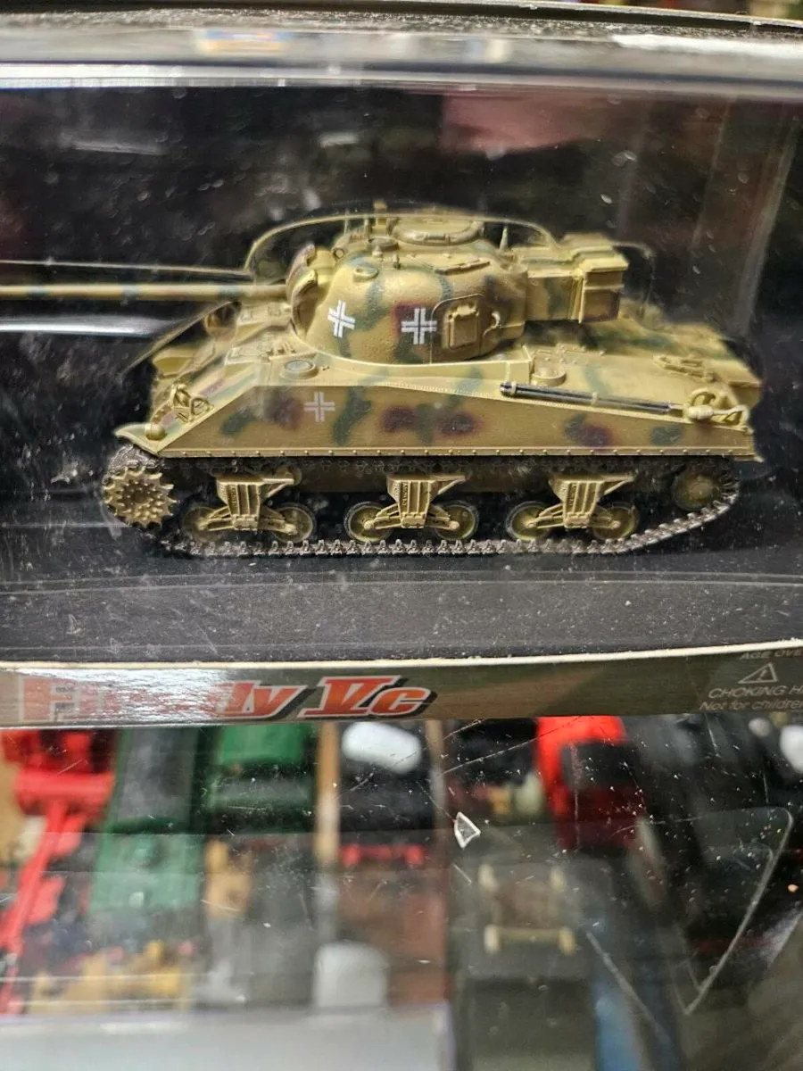 Corgi Dragon German WW2 Sherman Firefly - Image 3