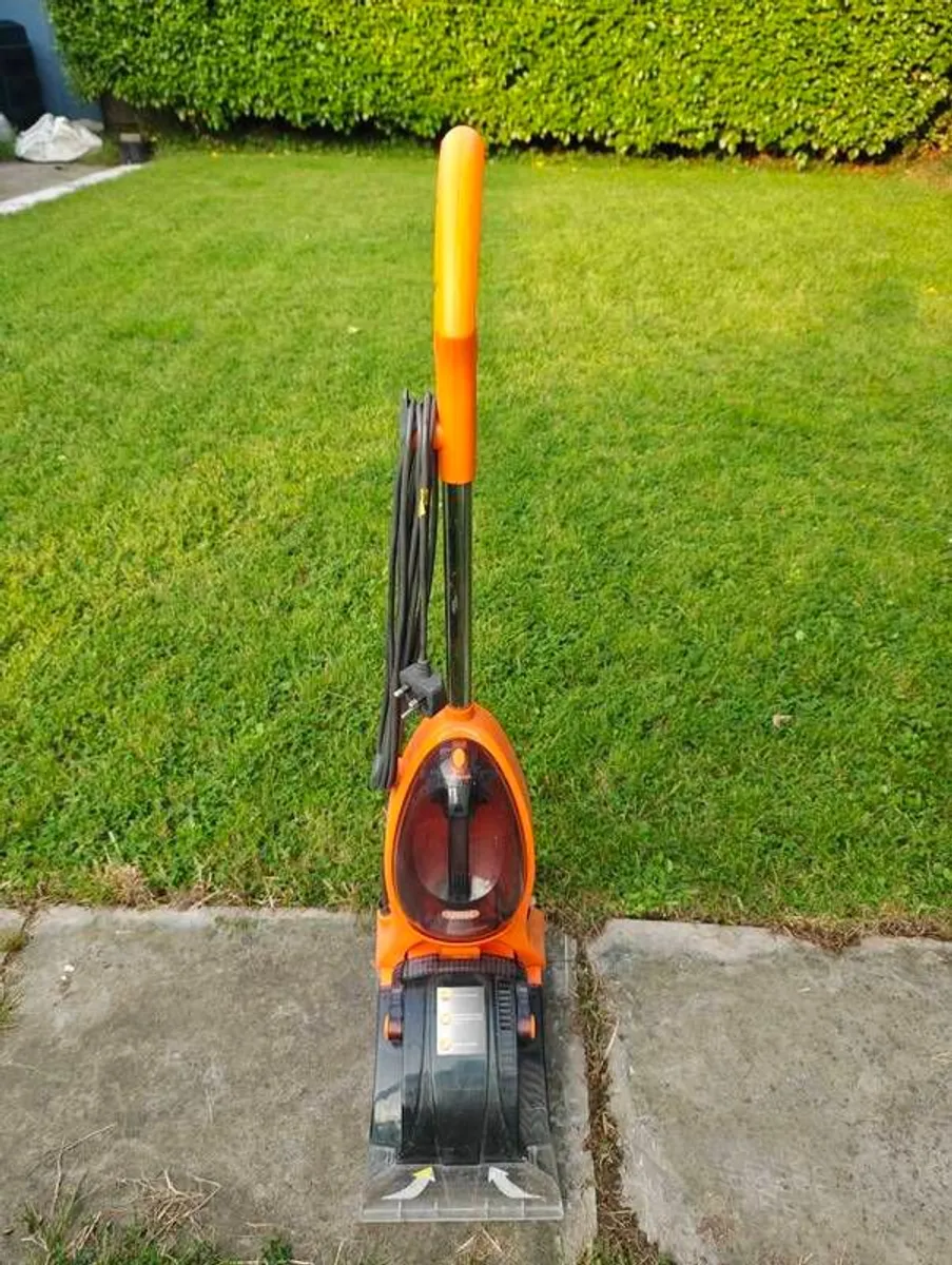 Carpet cleaner. - Image 1