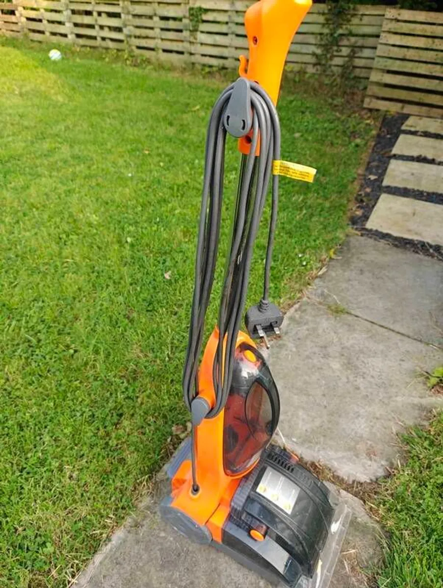 Carpet cleaner. - Image 2