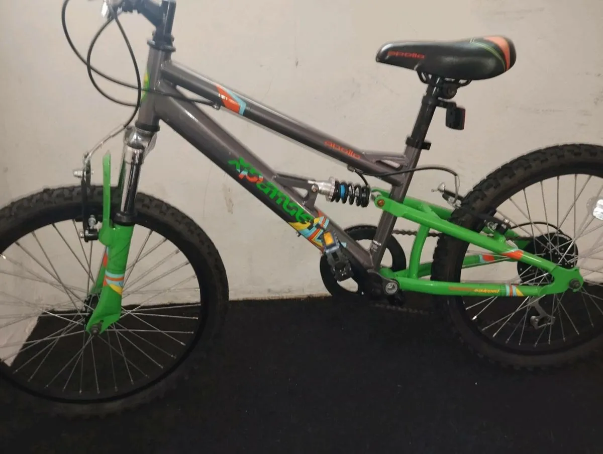 Boys 20inch bike - Image 2