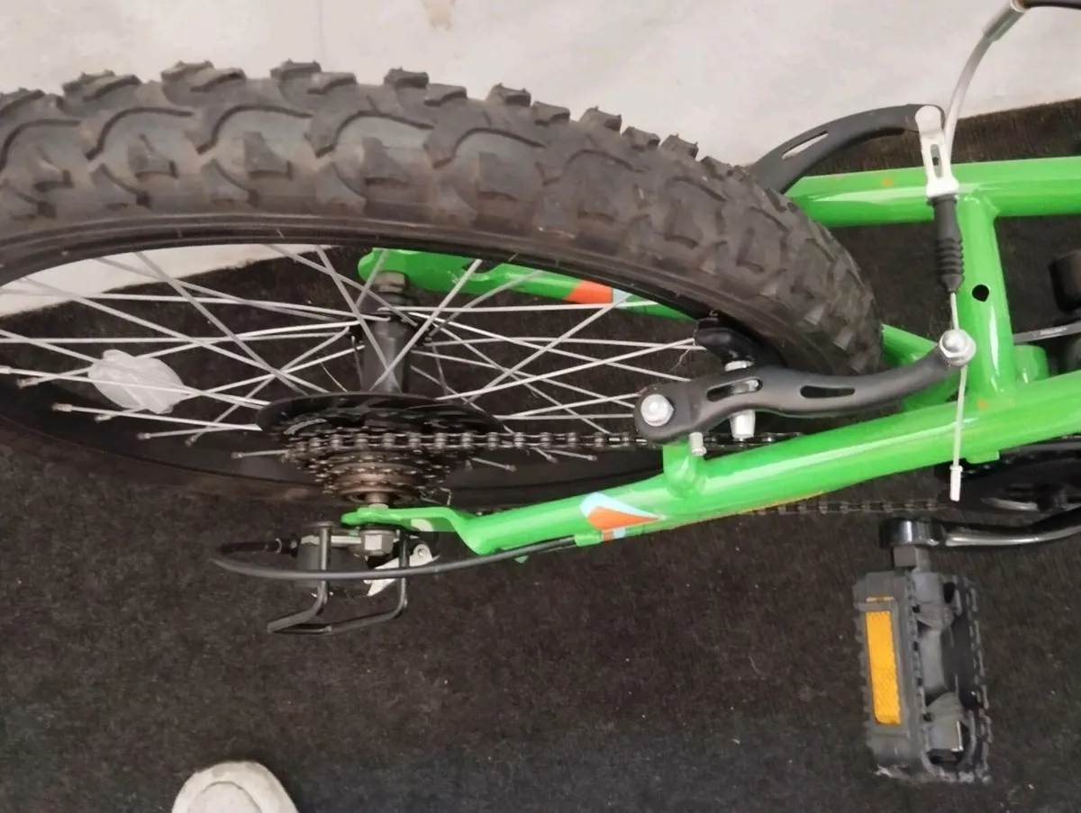 Boys 20inch bike - Image 3