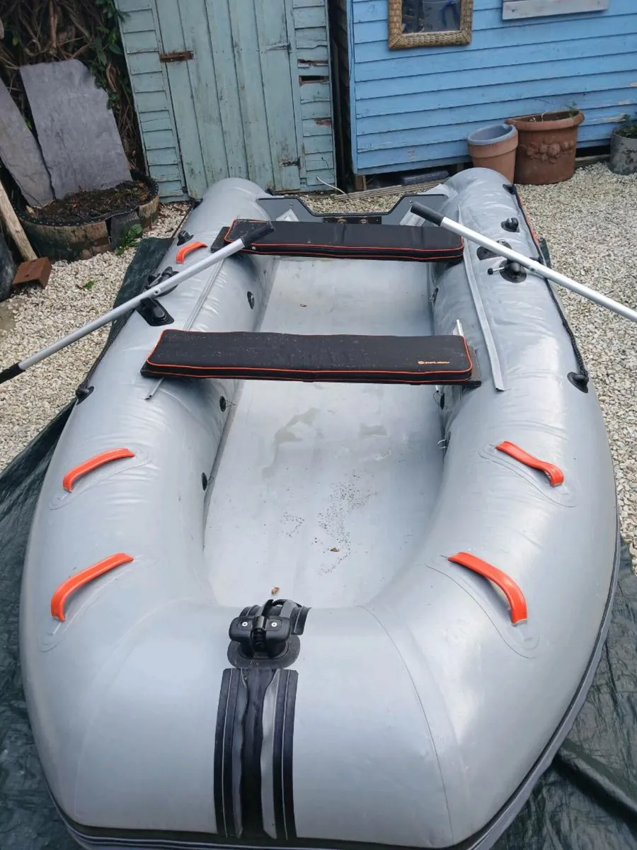 Inflatable boat - Image 2