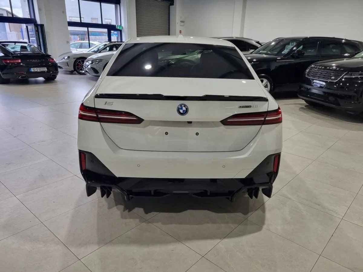 BMW i5 M Sport - Image 4