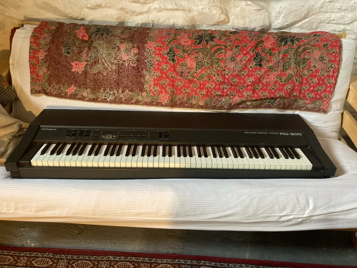 Roland RD-300  88 Note Electric Piano