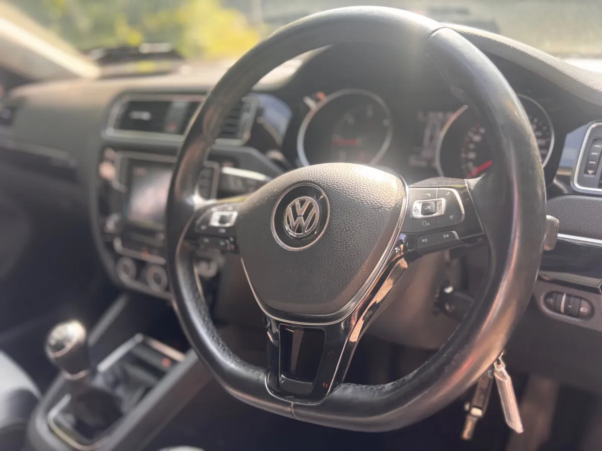 2016 2.0 TDI 110HP Highline Vw Jetta - Image 4