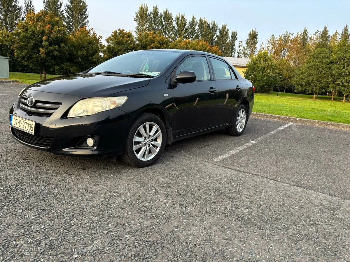 Toyota Corolla very low km - Image 3