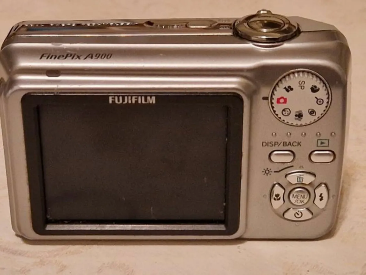 Fujifilm Finepix A900 9 MP Digital Camera - Image 2