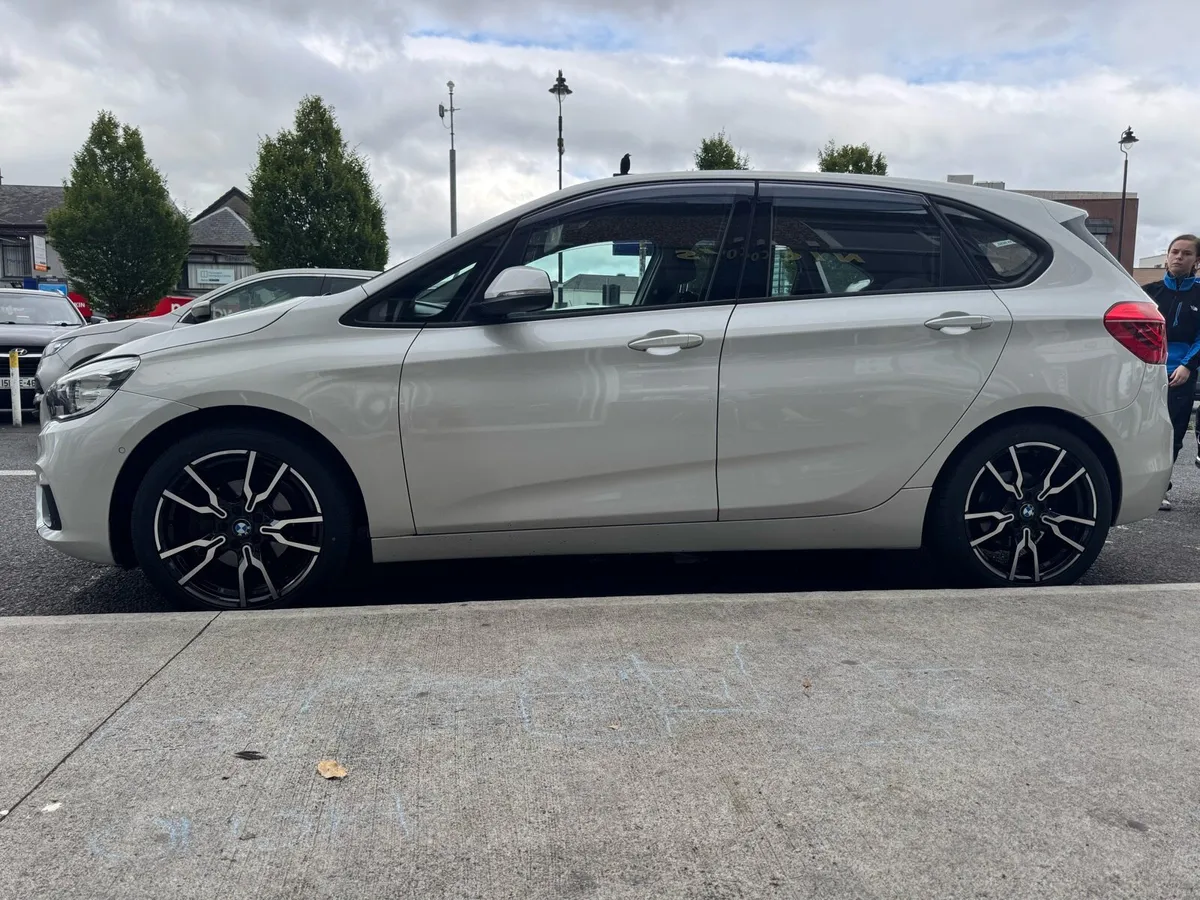 car - Image 1