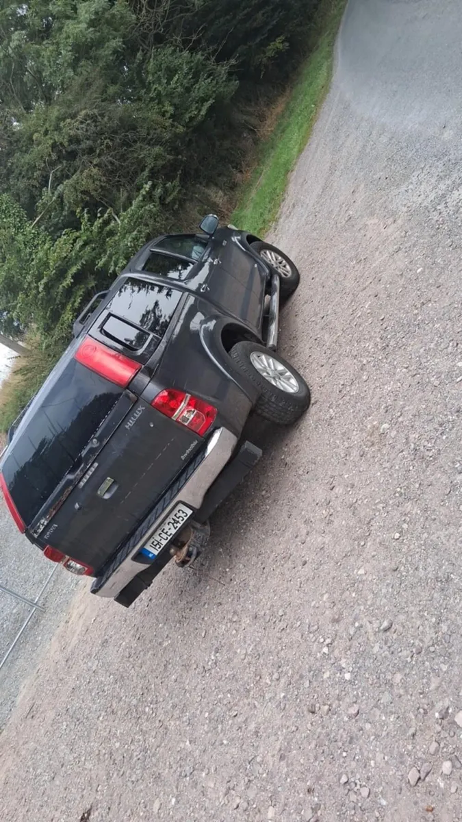 151 TOYOTA HILUX - Image 2