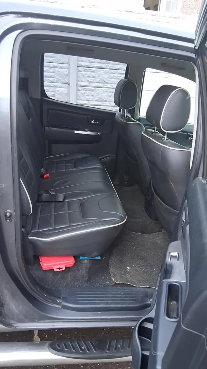 151 TOYOTA HILUX - Image 4