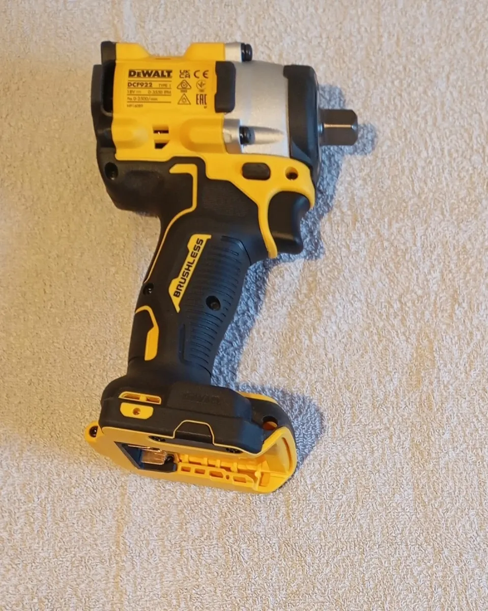 DeWalt Impact Wrench and Socket Set - Image 3