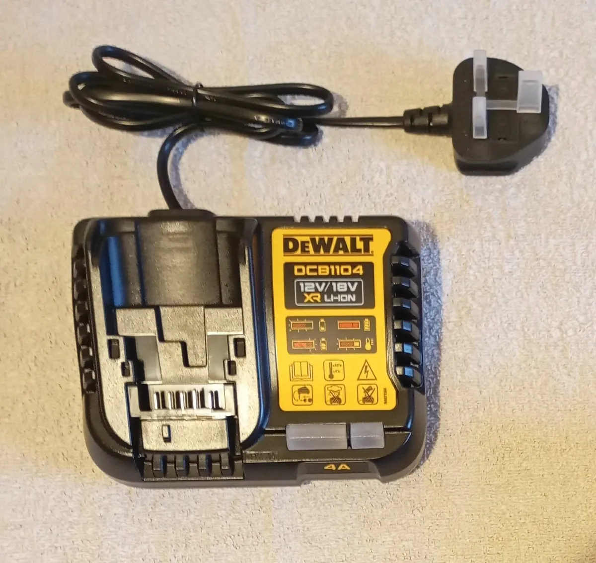DeWalt Charger and Battery - Image 2