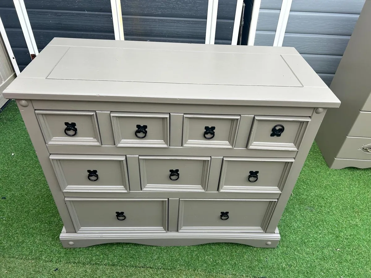 Chest of drawers