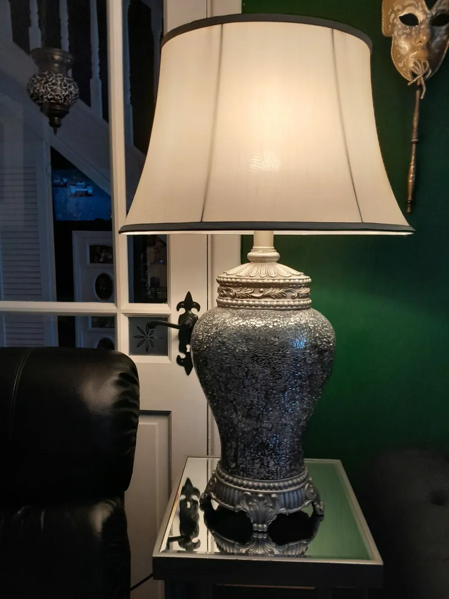 Table lamp