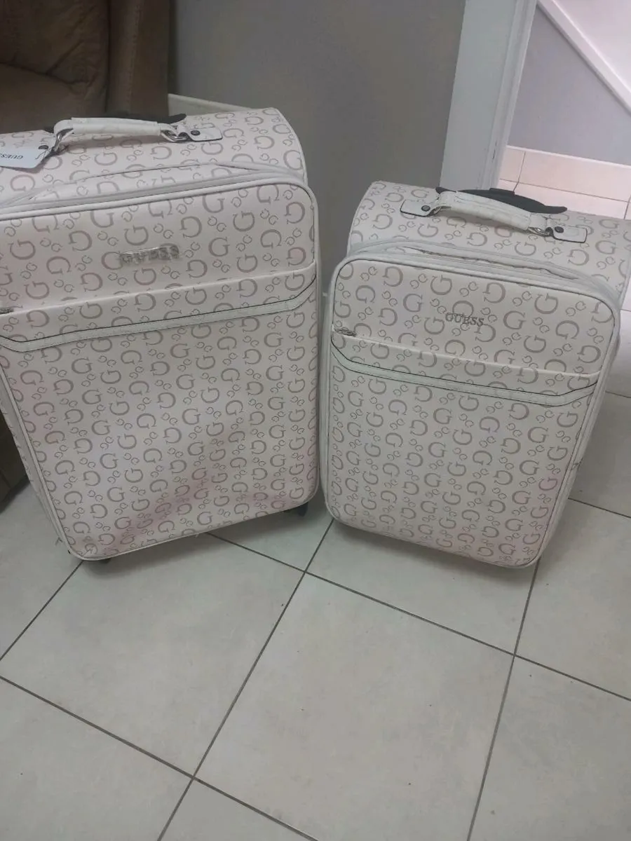 Guess suitcase - Image 1
