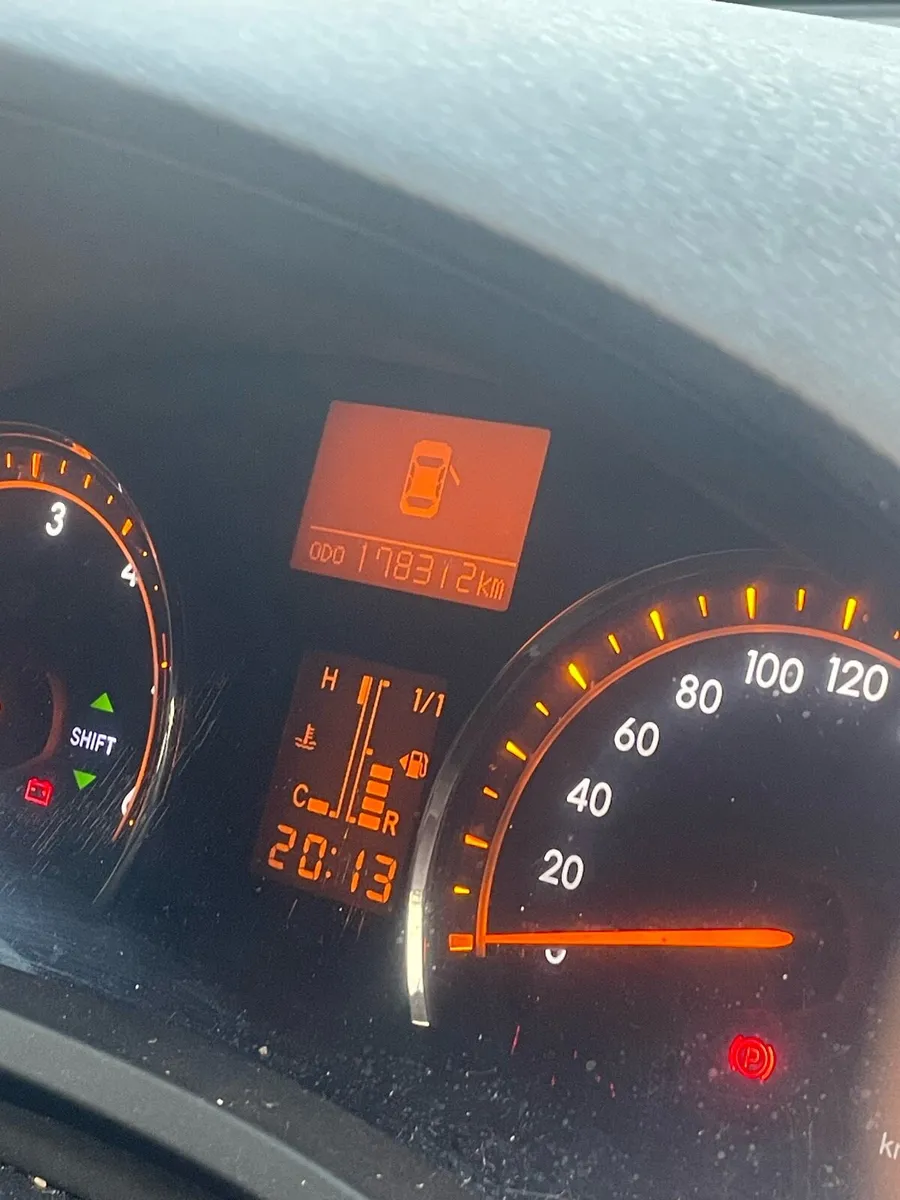 TOYOTA AVENSIS - Image 4
