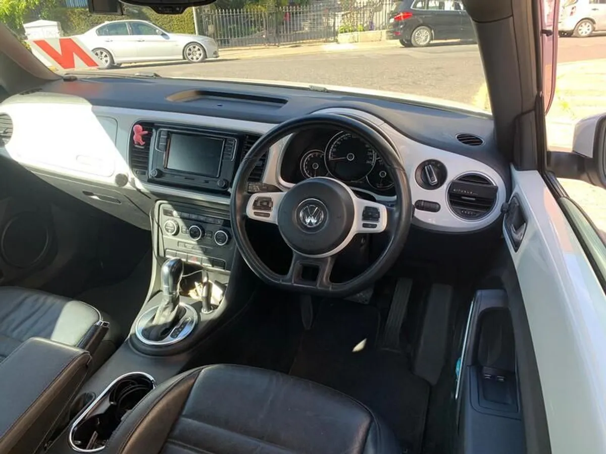 2013 Volkswagen Beetle - Image 4