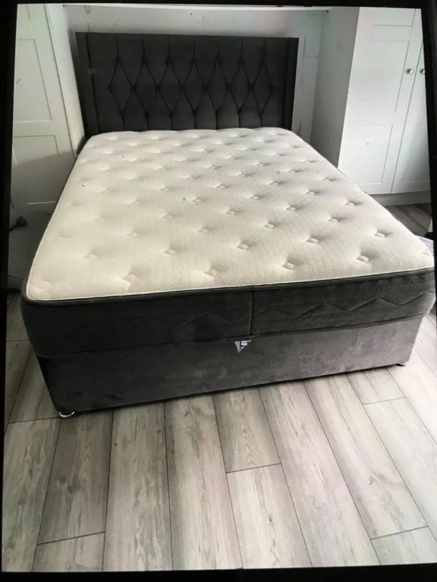 King size bed with pocket sprung mattress - Image 1