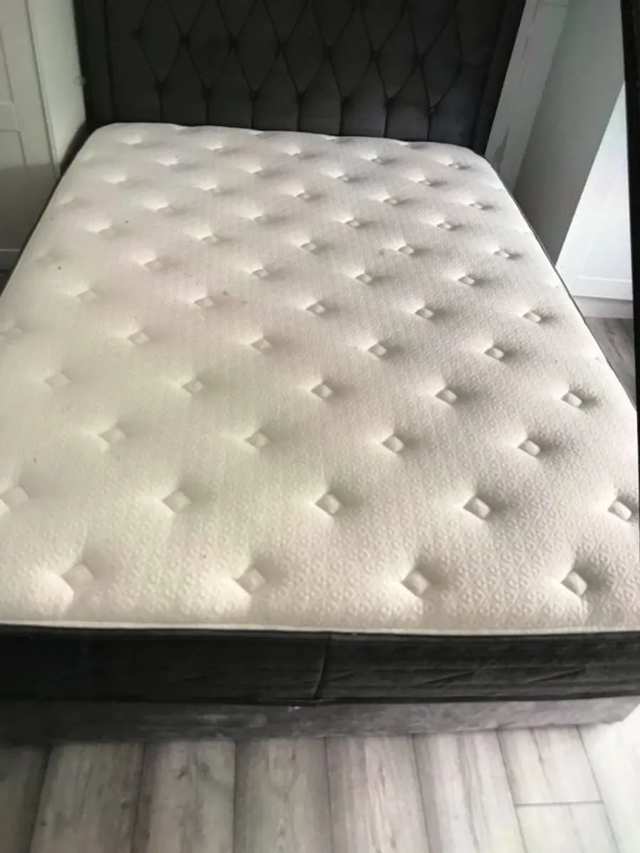 King size bed with pocket sprung mattress - Image 2