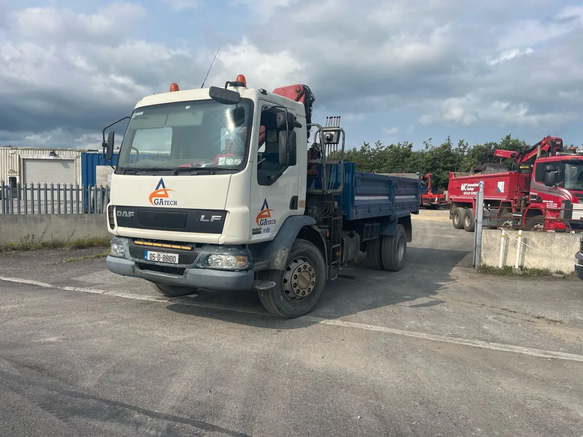 Tipper truck - Image 1