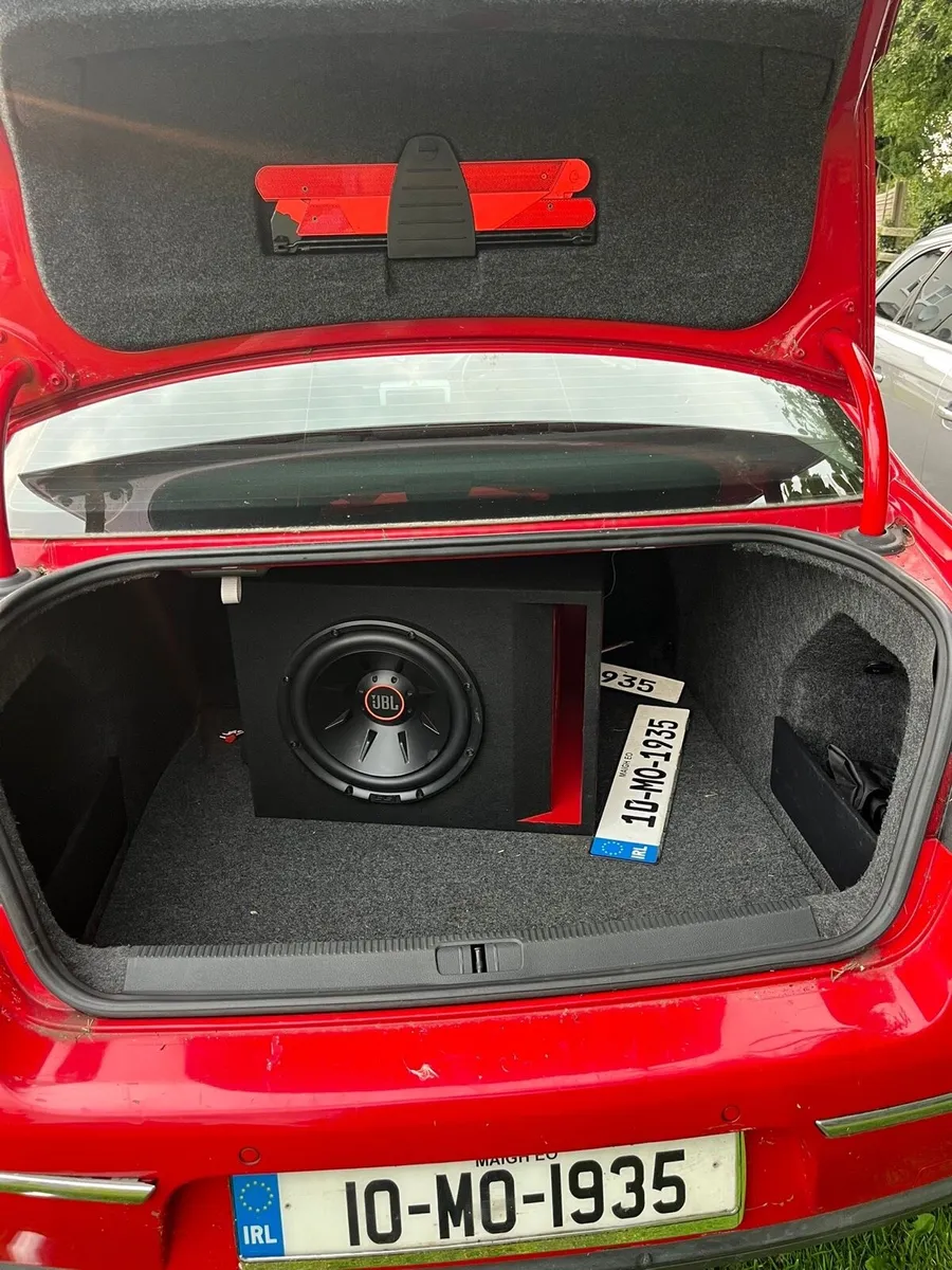 Car - Image 3