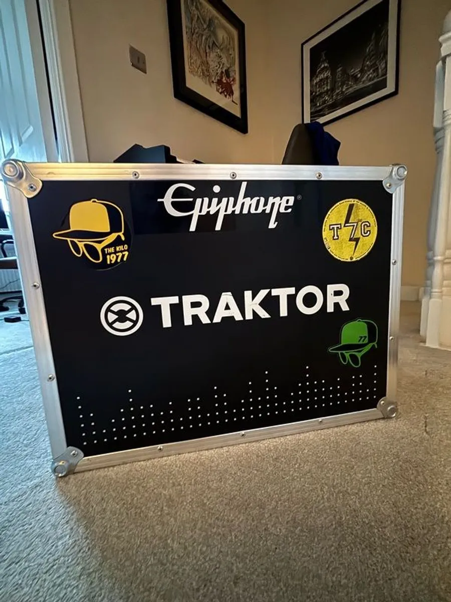 Traktor Kontrol S4 with Flight Case - Image 2