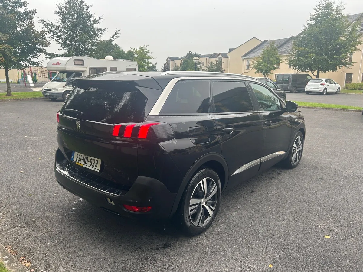 2023 Peugeot 5008 - Image 2