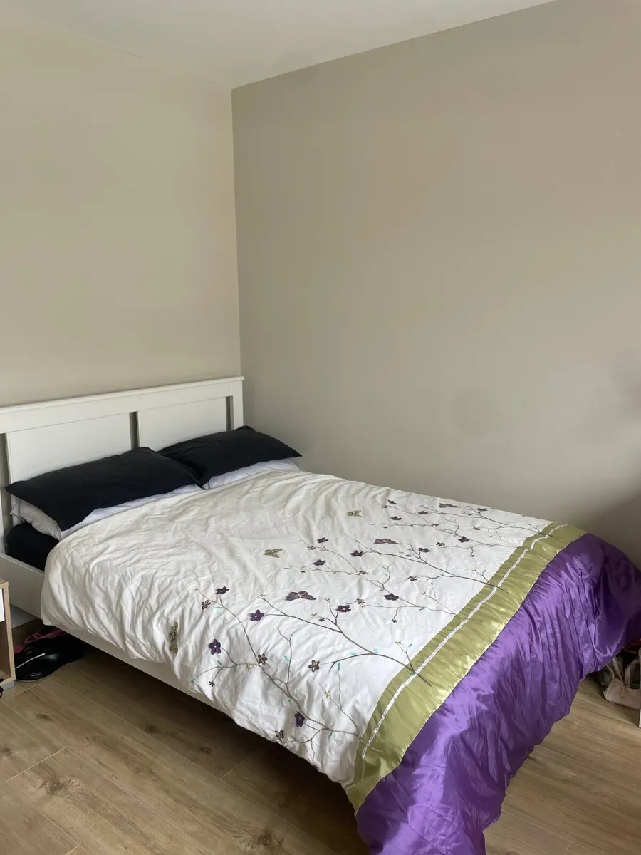 Bed - Image 1