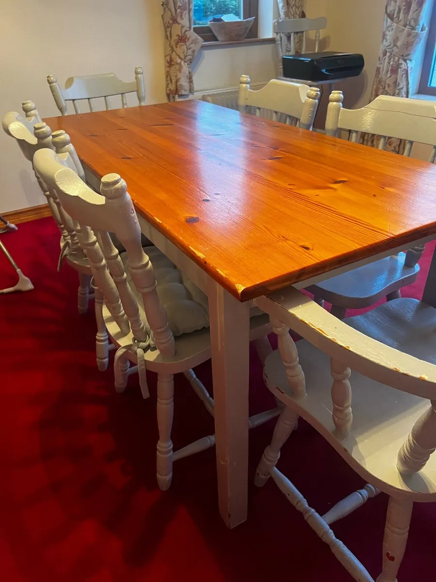 Table and 6 chairs - Image 1