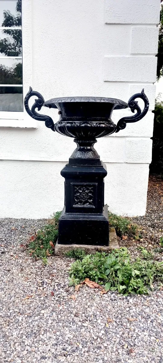 Cast iron garden urns - Image 4