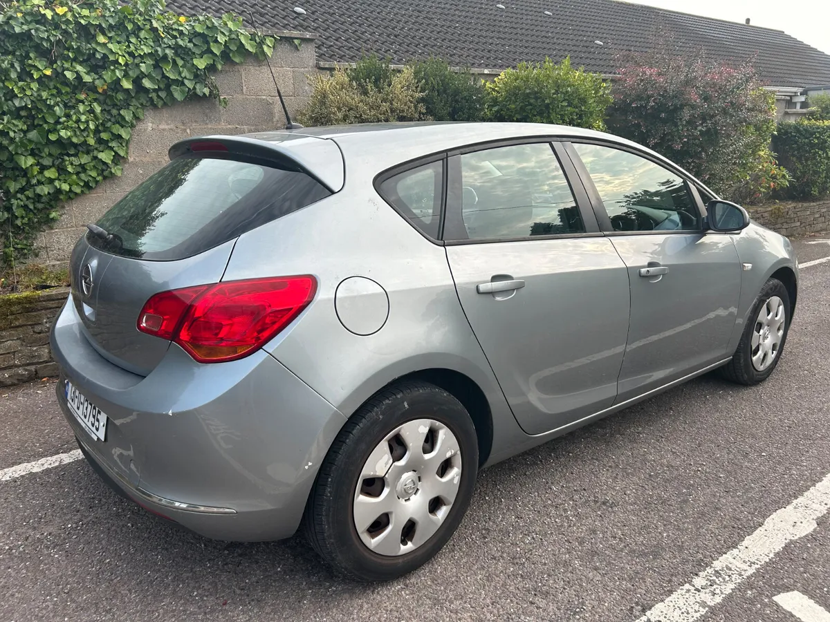 131 Opel Astra 1.4 Petrol 5dr - Image 4